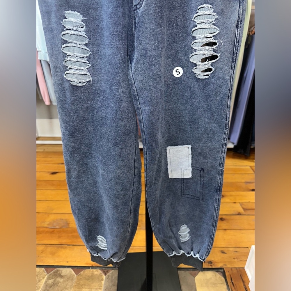 POL Distressed Joggers - Picture 3 of 6